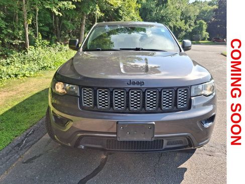 Used 2017 Jeep Grand Cherokee Altitude AWD/4WD image 3