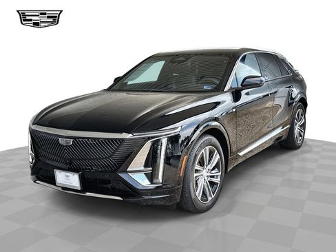 Certified 2024 Cadillac Lyriq Luxury AWD/4WD image 1