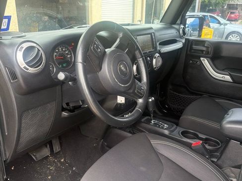 Used 2016 Jeep Wrangler Unlimited Sahara AWD/4WD image 7