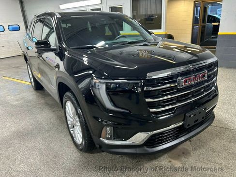 Used 2025 GMC Acadia Elevation w/ Elevation Premium Package image 9