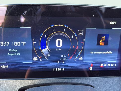 Used 2025 Chevrolet Traverse LT FWD image 19
