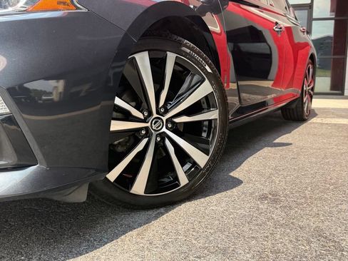 Used 2019 Nissan Altima 2.5 Platinum FWD image 2