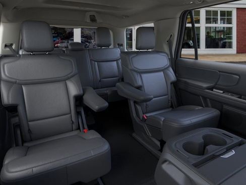 New 2026 Ford Expedition Active image 11