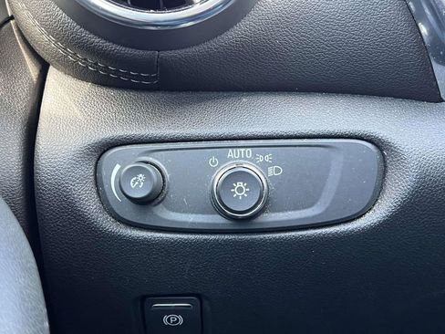 Used 2019 Chevrolet Blazer LT FWD image 23