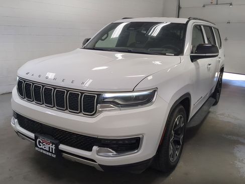 Used 2023 Jeep Wagoneer Series III w/ Preferred Equipment Group image 10