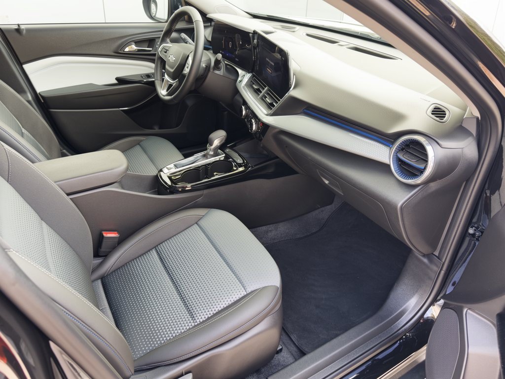 Certified 2026 Chevrolet Trax LT w/ Sunroof Package FWD image 30