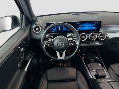 Certified 2021 Mercedes-Benz GLB 250 4MATIC image 29