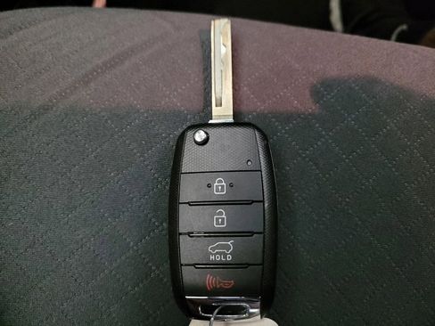 Used 2017 Kia Sorento FWD image 32