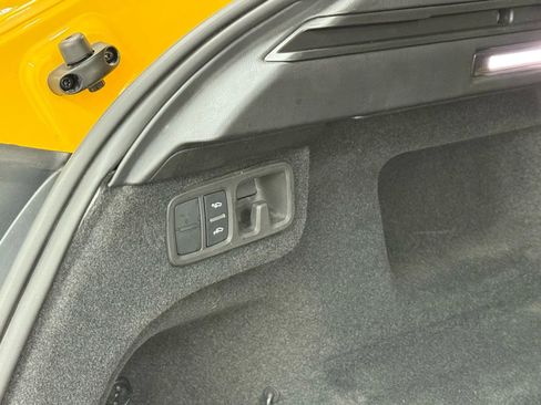 Used 2020 Lamborghini Urus image 42