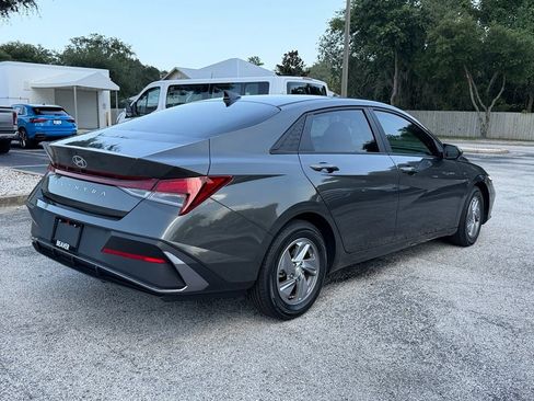 Used 2024 Hyundai Elantra SE FWD image 9