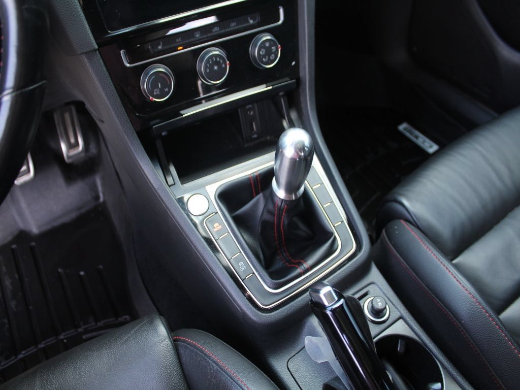 Used 2018 Volkswagen GTI SE w/ SE Leather Package FWD image 15