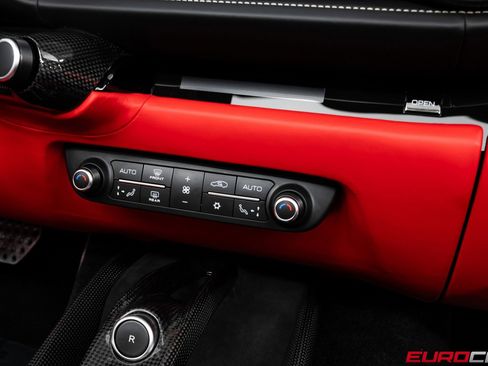 Used 2022 Ferrari 812 GTS image 31