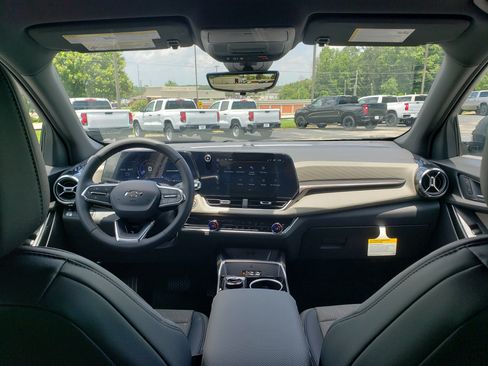 New 2026 Chevrolet Equinox LT w/ Convenience Package II FWD image 31