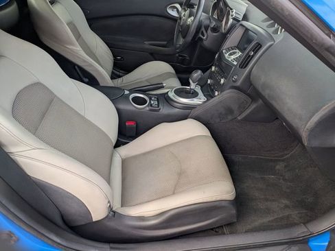 Used 2010 Nissan 370Z Touring w/ Sport Pkg image 29