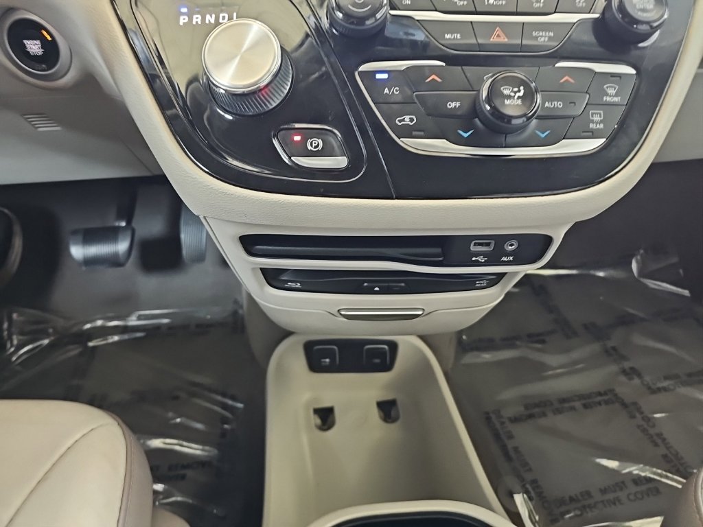 Used 2018 Chrysler Pacifica Touring-L Plus w/ Advanced Safetytec Group FWD image 26