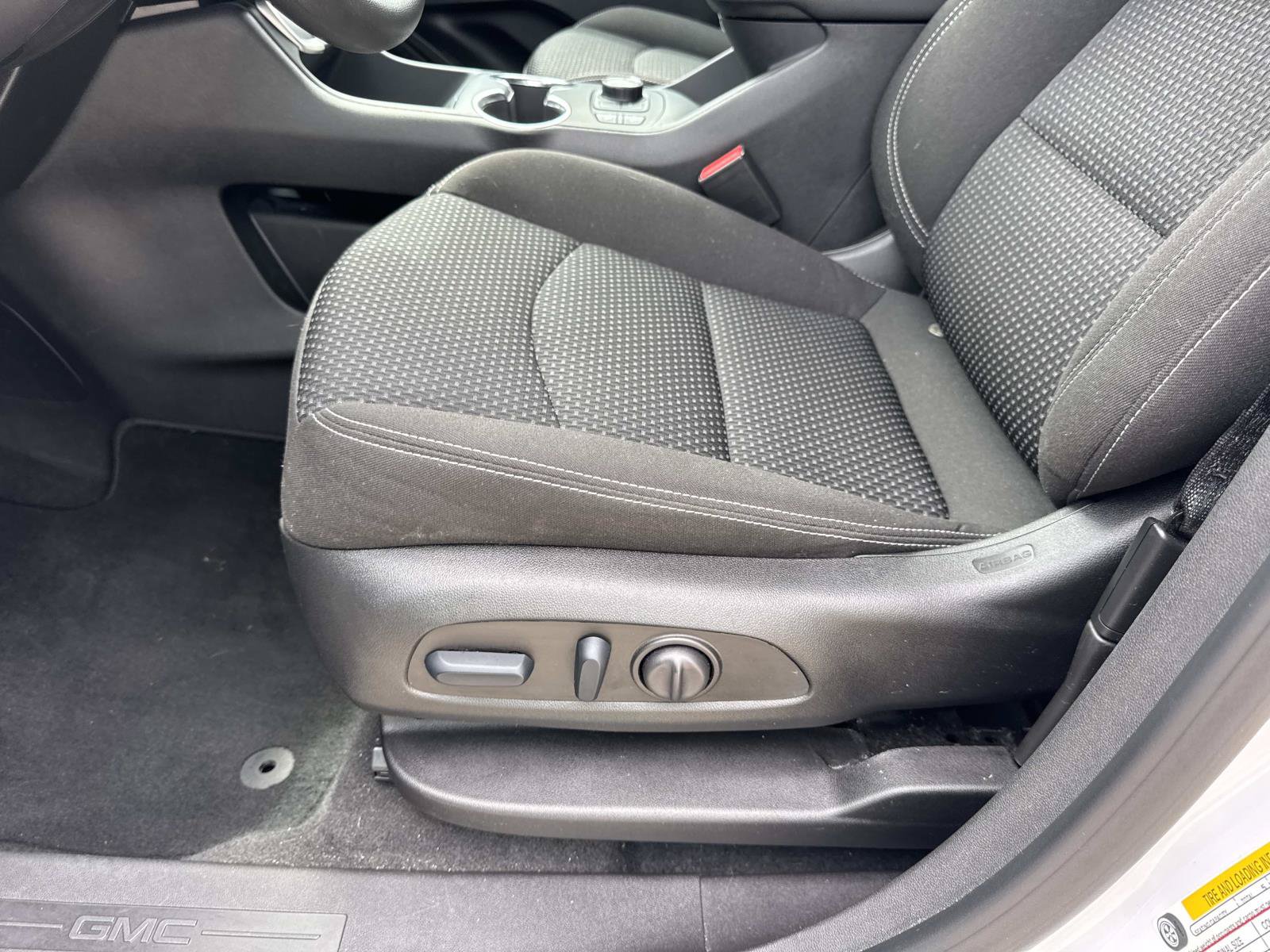 Used 2024 GMC Terrain SLE w/ Driver Convenience Package FWD image 16