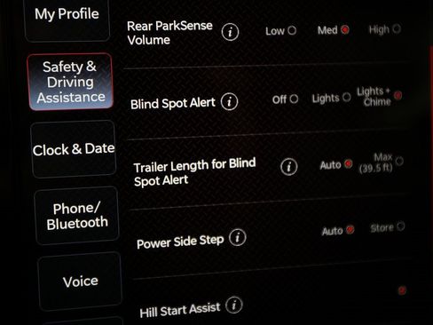 Used 2024 RAM 2500 Limited image 32