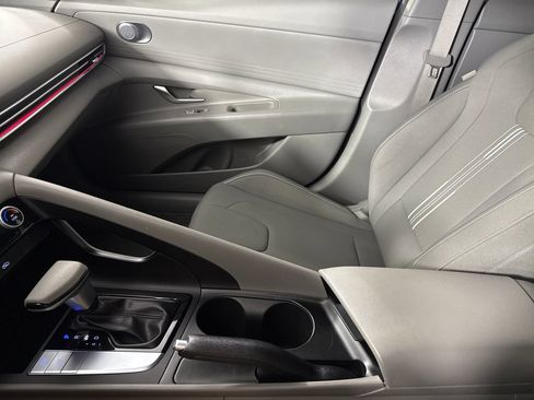 Certified 2024 Hyundai Elantra SEL FWD image 22