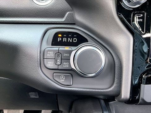 New 2026 RAM 1500 4x4 Crew Cab image 29