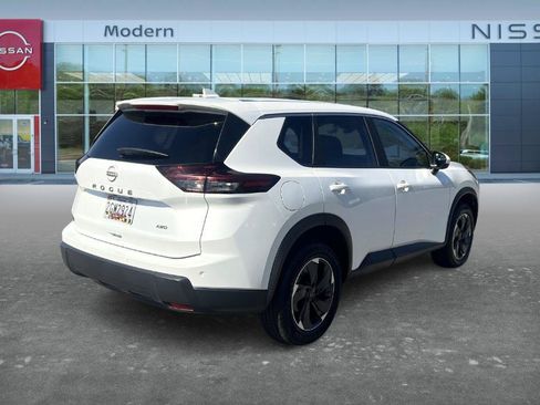 Certified 2025 Nissan Rogue SV AWD/4WD image 5