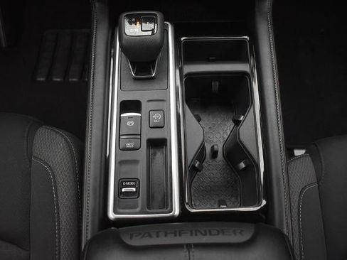 Certified 2025 Nissan Pathfinder SV FWD image 25