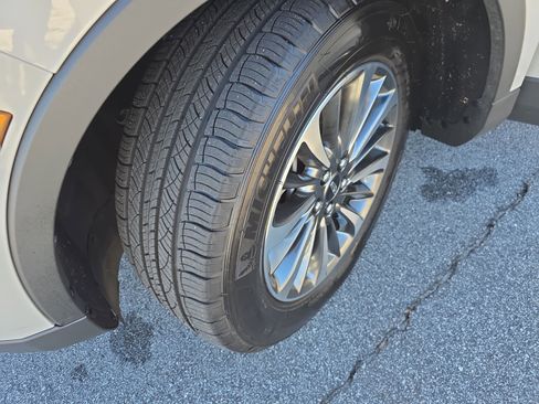 Used 2022 Lincoln Nautilus Reserve image 32