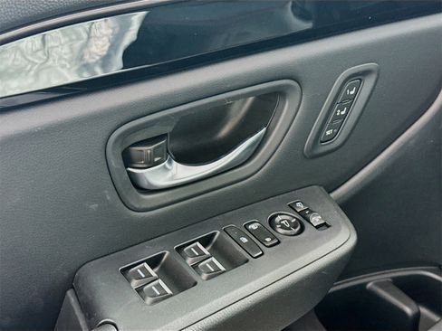 Used 2025 Honda Pilot TrailSport image 13