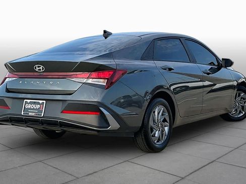 Used 2024 Hyundai Elantra SEL FWD image 13