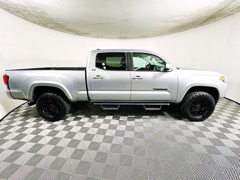 Used 2022 Toyota Tacoma SR5 w/ Technology Package AWD/4WD image 2