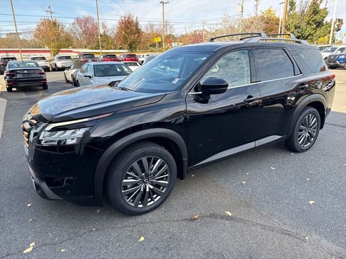 Used 2023 Nissan Pathfinder SL w/ SL Premium Package image 1