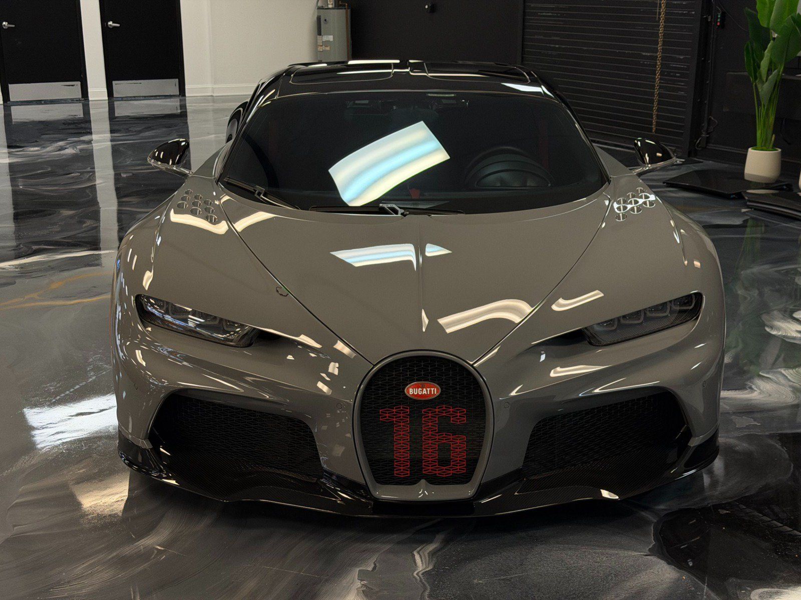 Used 2024 Bugatti Chiron Super Sport AWD/4WD image 4