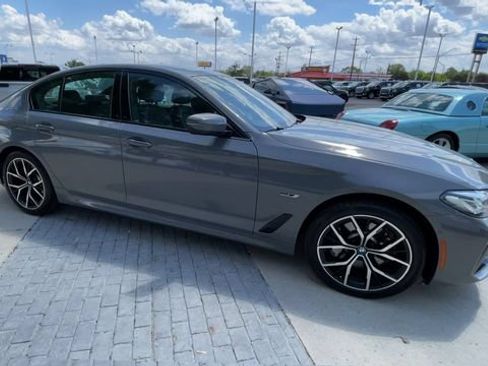 Used 2022 BMW 530e xDrive w/ Premium Package AWD/4WD image 3
