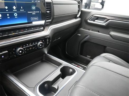 Used 2025 Chevrolet Silverado 2500 LTZ w/ LTZ Convenience Package image 31