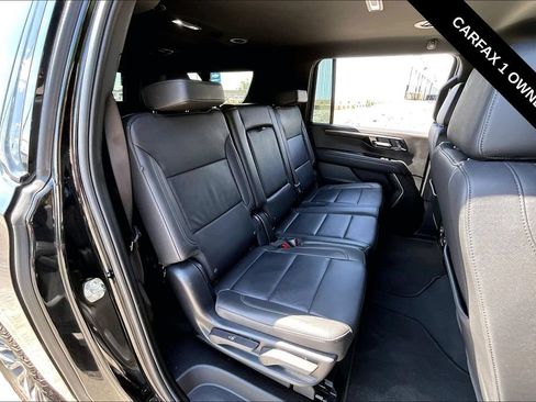 Used 2025 Chevrolet Suburban Z71 AWD/4WD image 24
