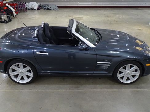Used 2008 Chrysler Crossfire Limited RWD image 17
