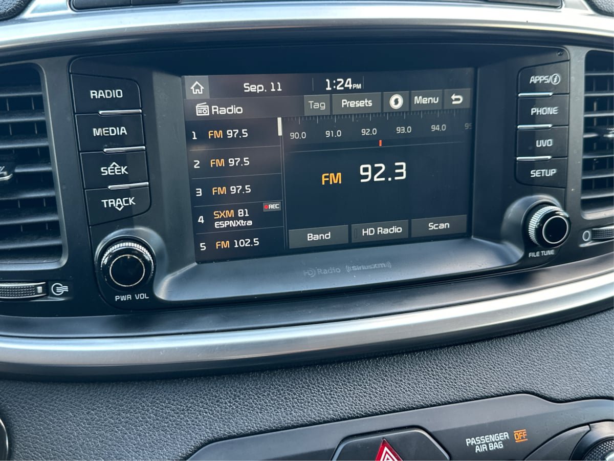 Used 2017 Kia Sorento EX FWD image 16