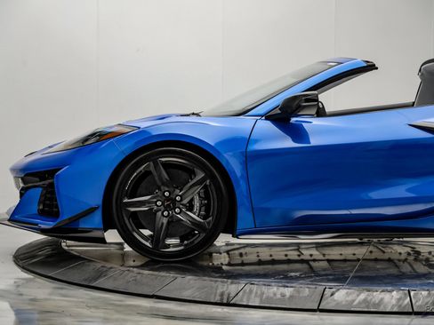 Used 2024 Chevrolet Corvette Z06 w/ Z07 Performance Package RWD image 11
