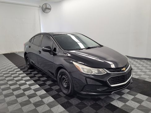 Used 2018 Chevrolet Cruze LS FWD image 13