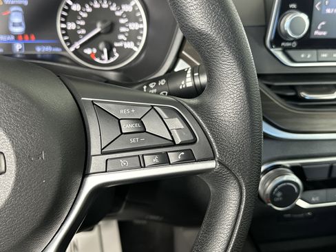 Used 2024 Nissan Altima 2.5 SV image 28