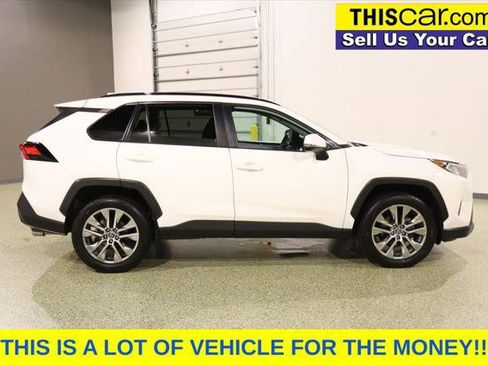 Used 2020 Toyota RAV4 XLE Premium image 8