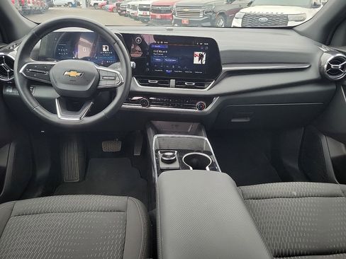 Used 2026 Chevrolet Equinox LT w/ Safety and Technology Package FWD image 10