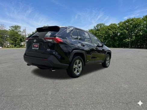 Used 2025 Toyota RAV4 XLE AWD/4WD image 9