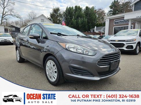 Used 2015 Ford Fiesta SE image 7