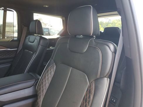 Certified 2023 Jeep Grand Cherokee L Summit w/ Luxury Tech Group V image 17