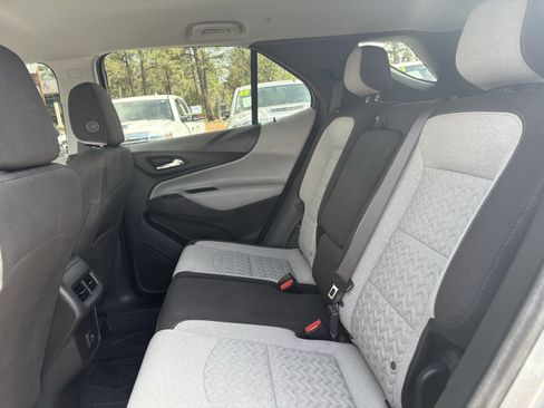 Used 2023 Chevrolet Equinox LS w/ LS Convenience Package AWD/4WD image 11