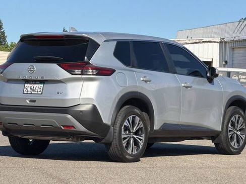Used 2023 Nissan Rogue SV FWD image 4