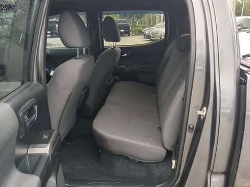 Used 2018 Toyota Tacoma TRD Off-Road image 14