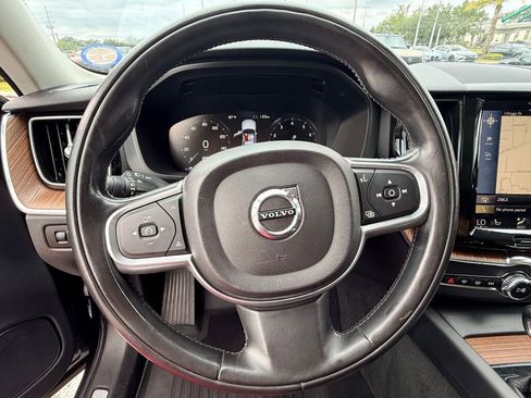 Used 2018 Volvo XC60 T5 Momentum w/ Convenience Package image 30