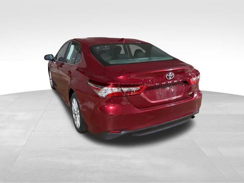 Used 2020 Toyota Camry LE image 7