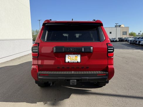 New 2026 Toyota 4Runner SR5 AWD/4WD image 4